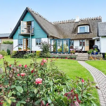 Homestay The White House *